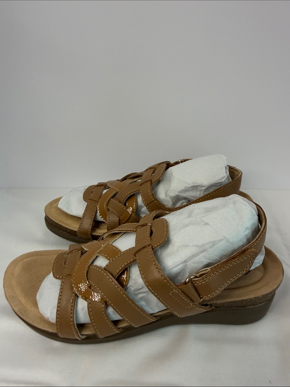 Clark’s Women’s Tan Strappy Comfort Sandals size 9.5